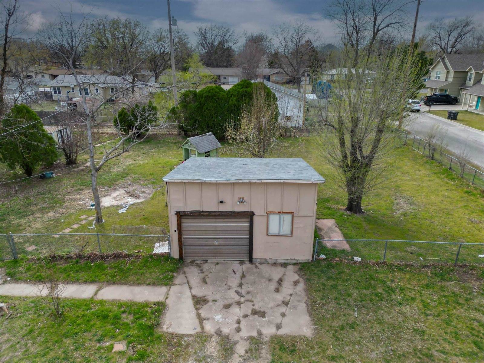 825 North 7th St, Arkansas City, KS 67005