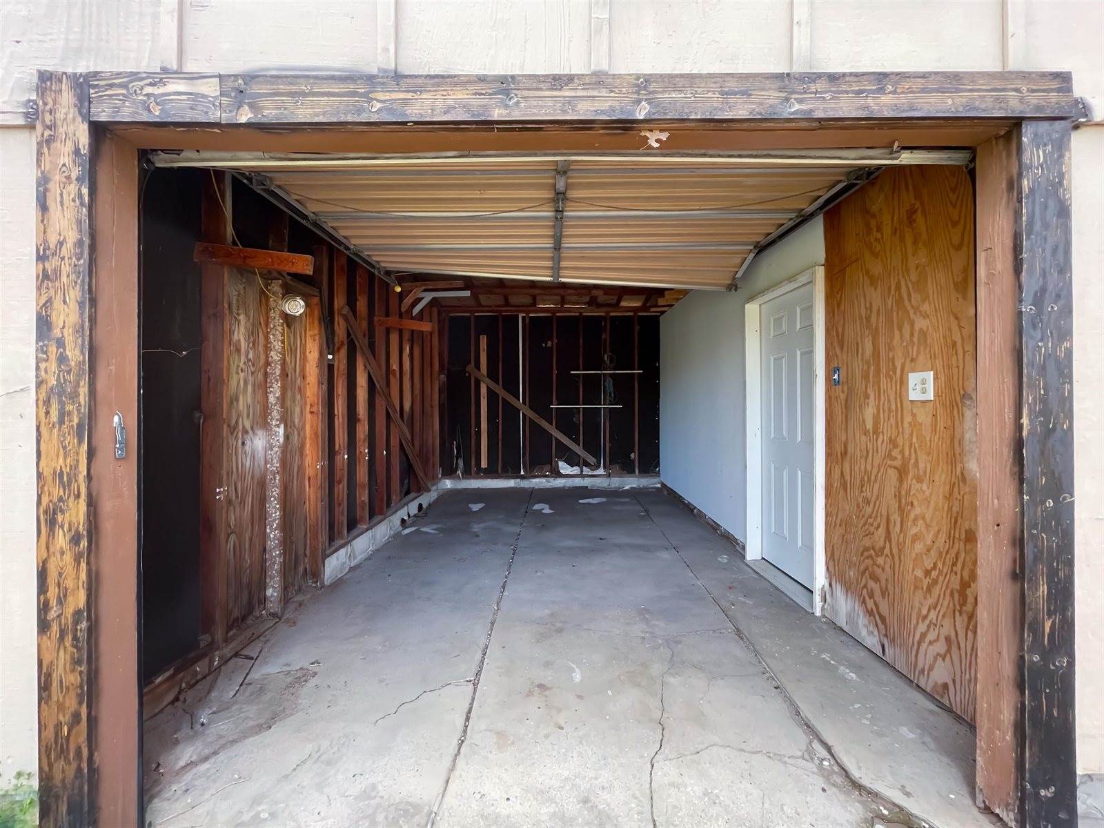 825 North 7th St, Arkansas City, KS 67005