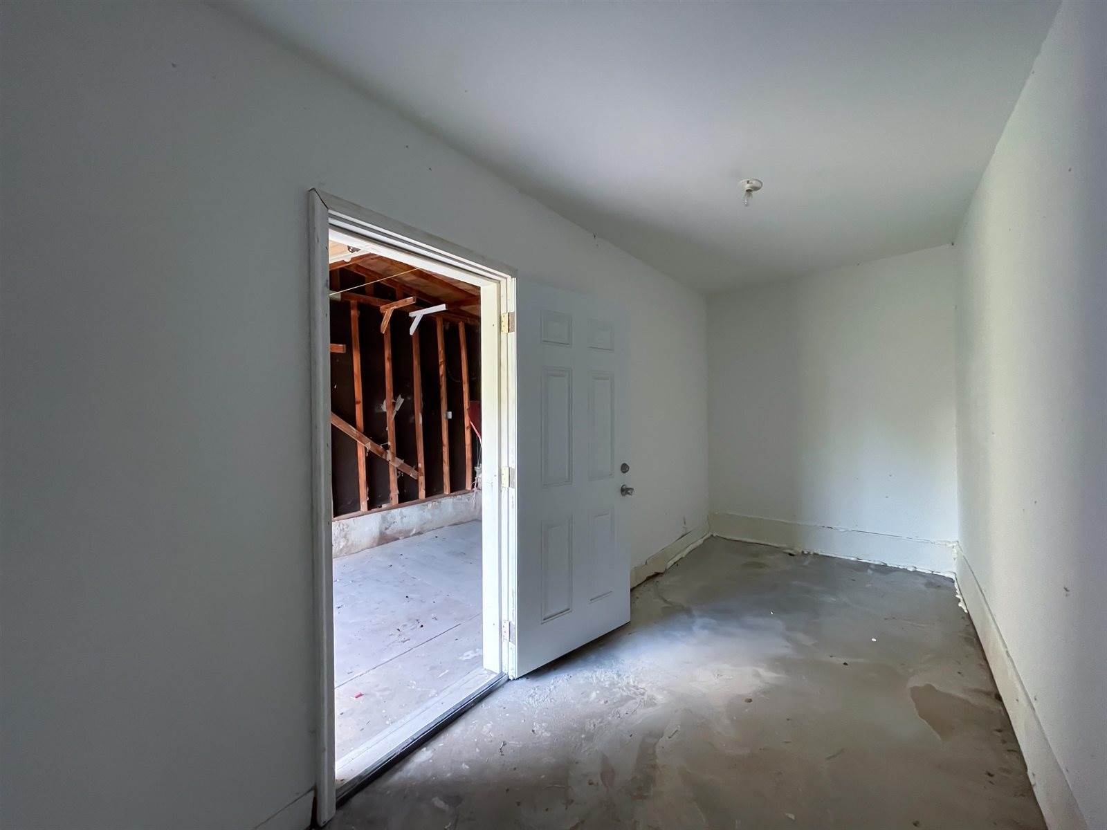 825 North 7th St, Arkansas City, KS 67005