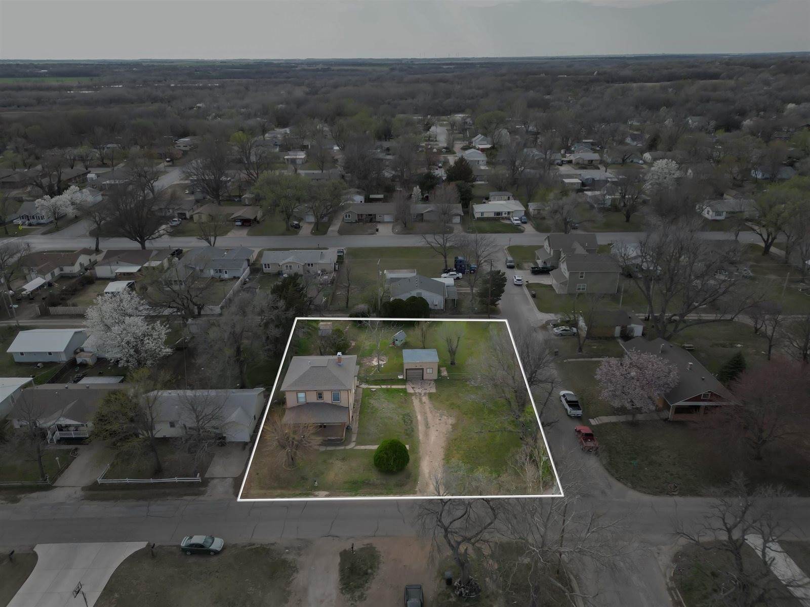 825 North 7th St, Arkansas City, KS 67005