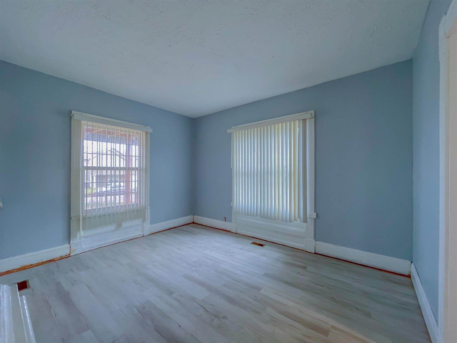 825 North 7th St, Arkansas City, KS 67005