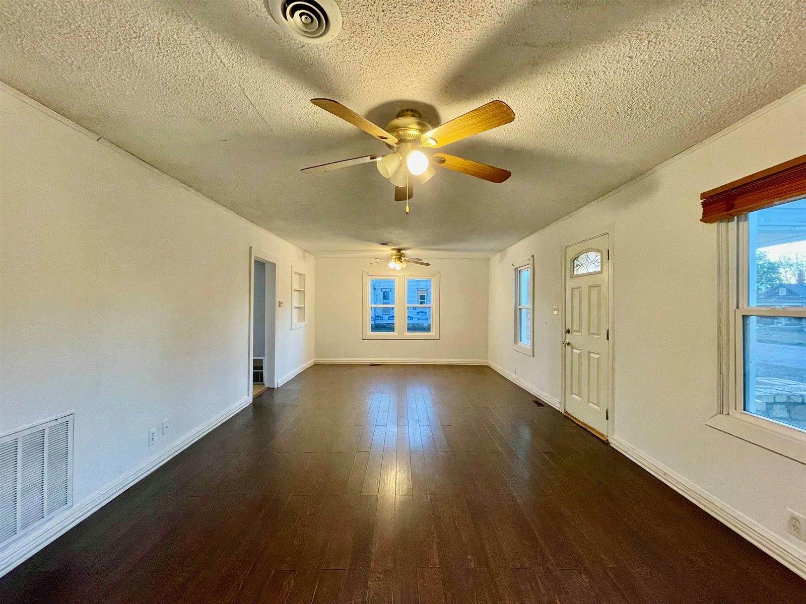 712 South C St, Arkansas City, KS 67005