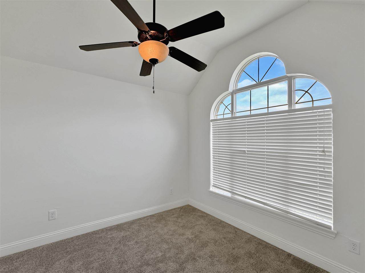 4305 NE Flycatcher Ln, Lawton, OK 73507