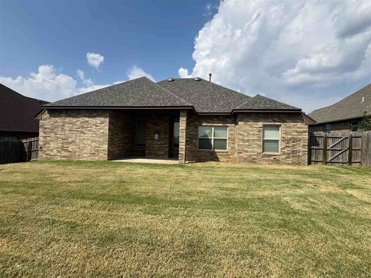 4305 NE Flycatcher Ln, Lawton, OK 73507