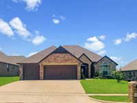 4305 NE Flycatcher Ln, Lawton, OK 73507