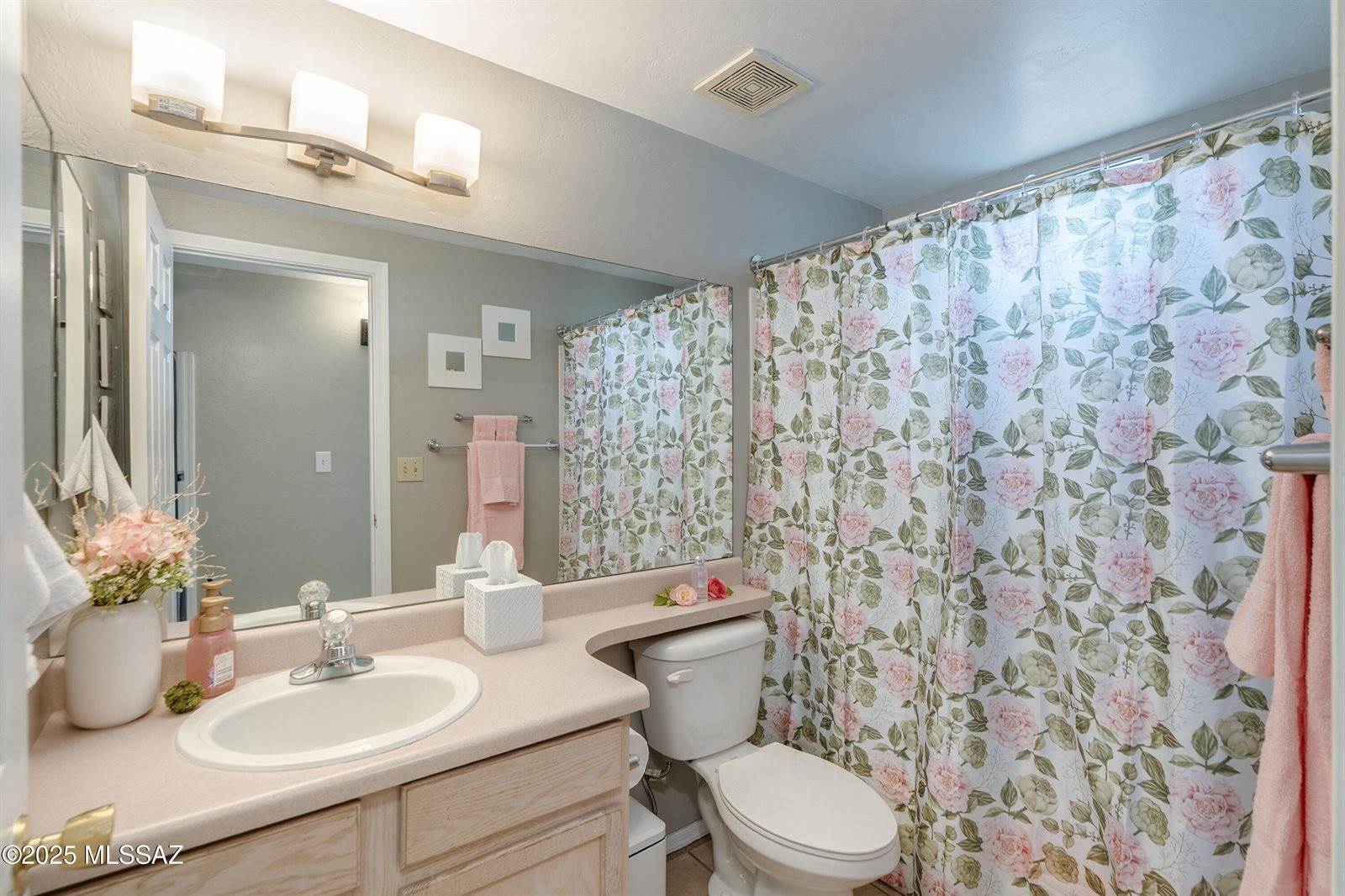 5525 South Gainsborough Road, Tucson, AZ 85746