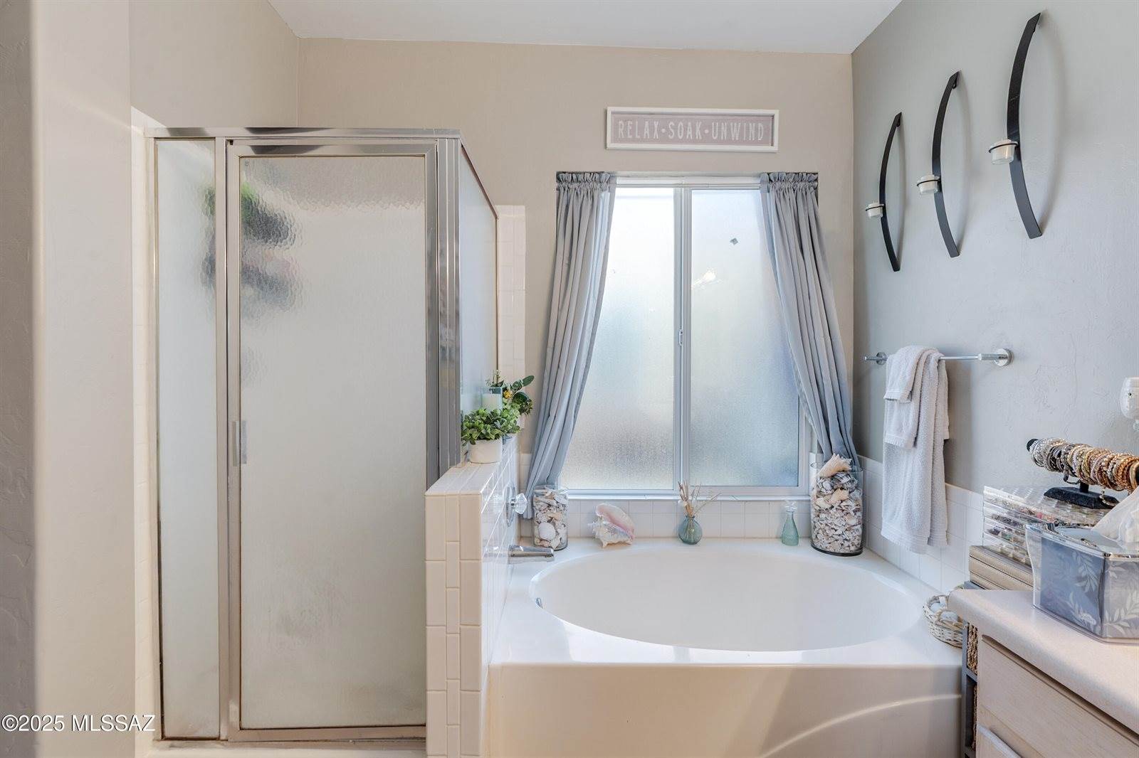 5525 South Gainsborough Road, Tucson, AZ 85746