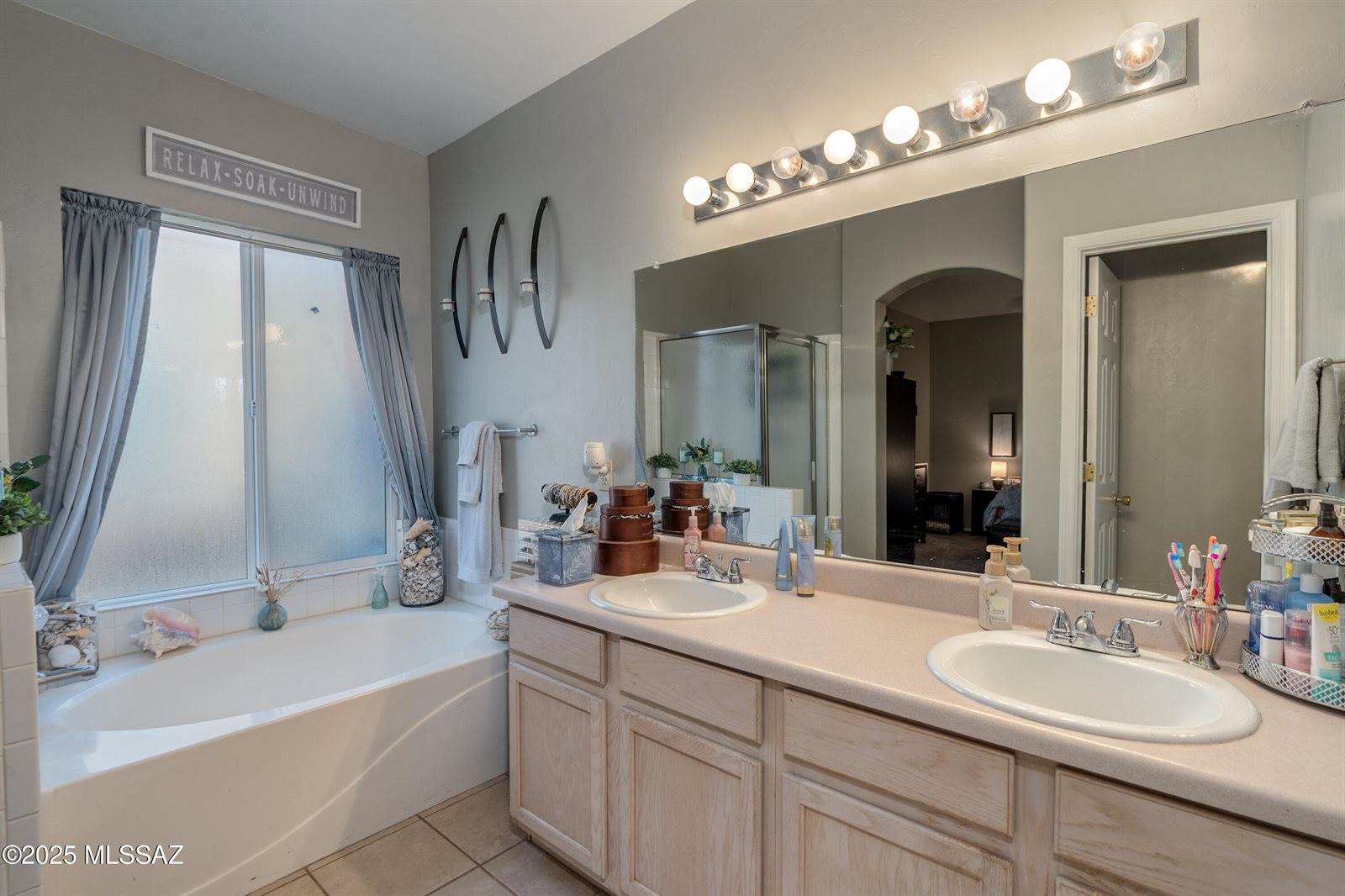 5525 South Gainsborough Road, Tucson, AZ 85746