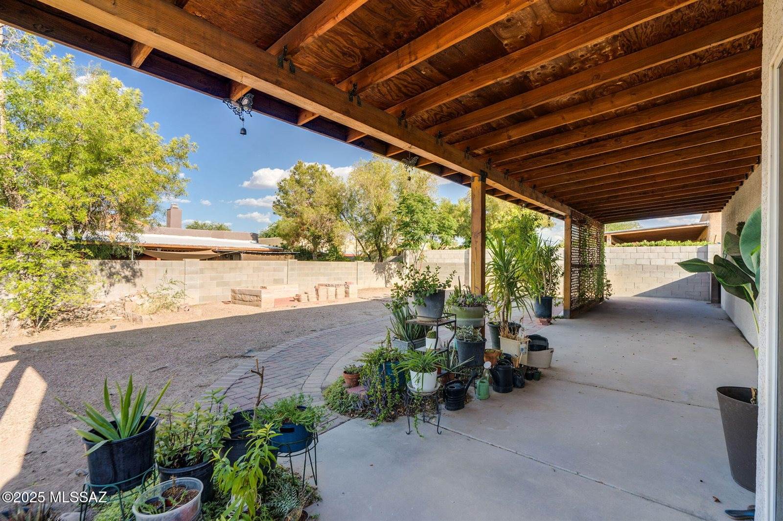 5525 South Gainsborough Road, Tucson, AZ 85746