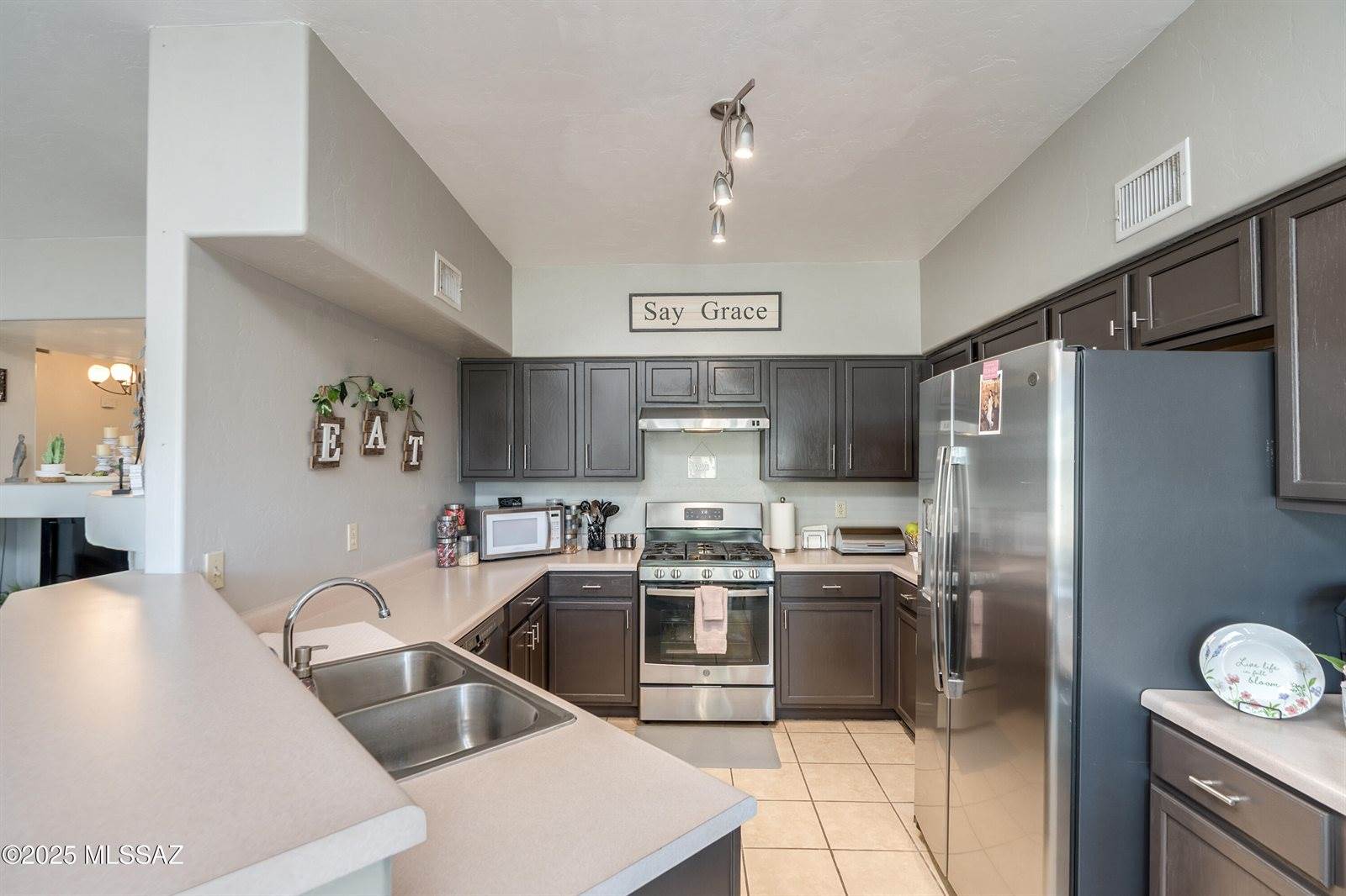 5525 South Gainsborough Road, Tucson, AZ 85746