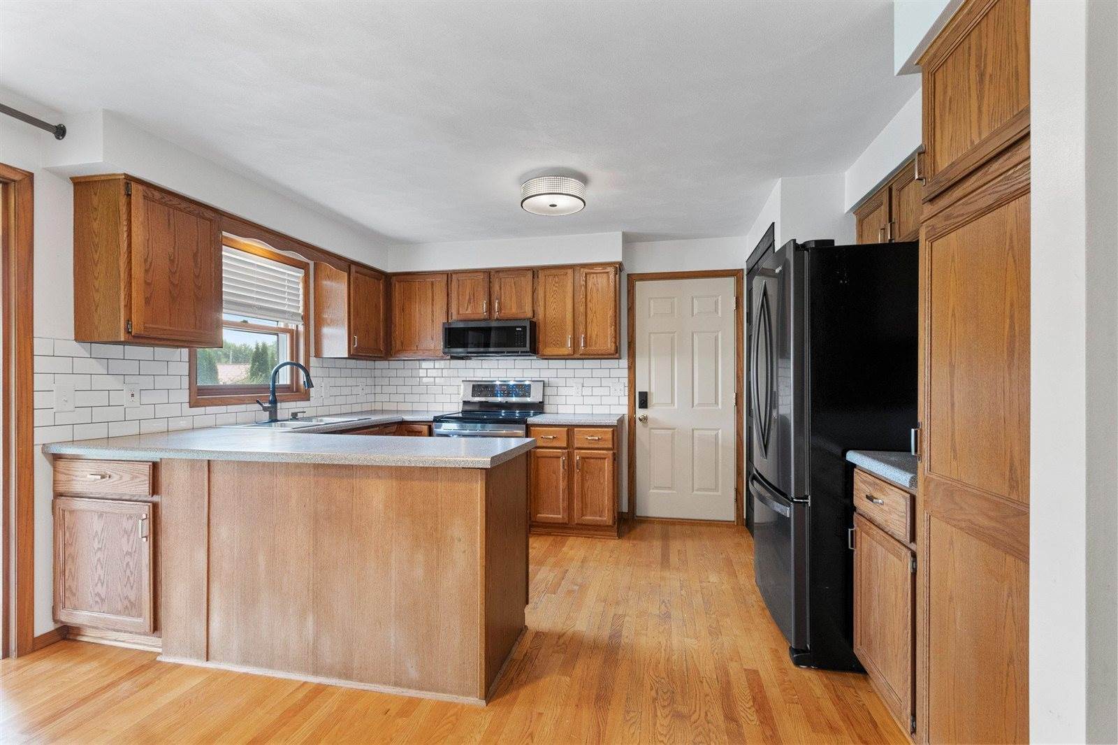 1366 Pinehurst Lane, Neenah, WI 54956