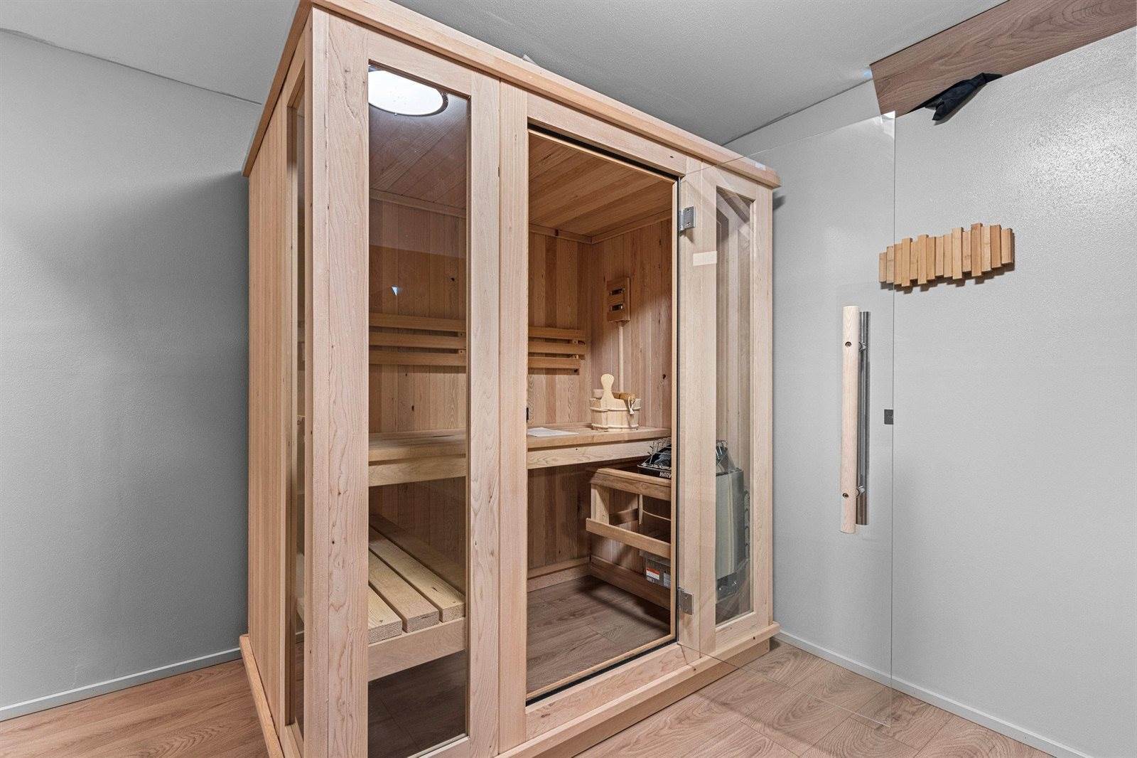 1366 Pinehurst Lane, Neenah, WI 54956