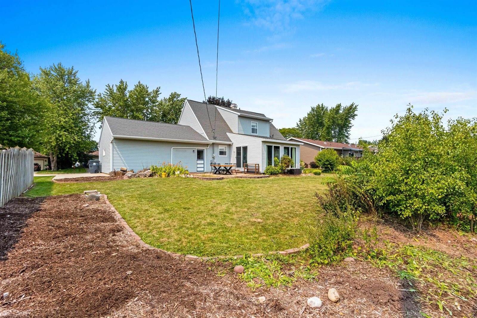 1366 Pinehurst Lane, Neenah, WI 54956