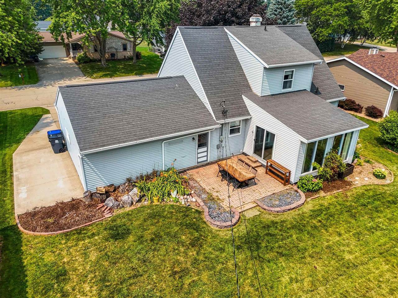 1366 Pinehurst Lane, Neenah, WI 54956