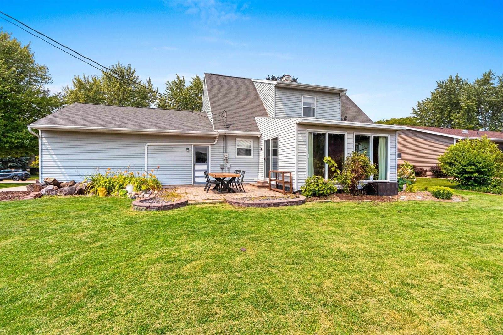 1366 Pinehurst Lane, Neenah, WI 54956