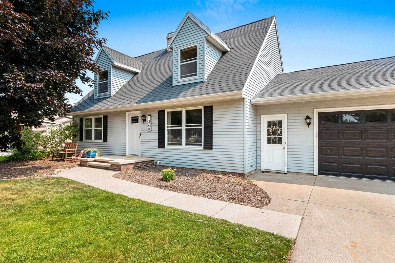 1366 Pinehurst Lane, Neenah, WI 54956