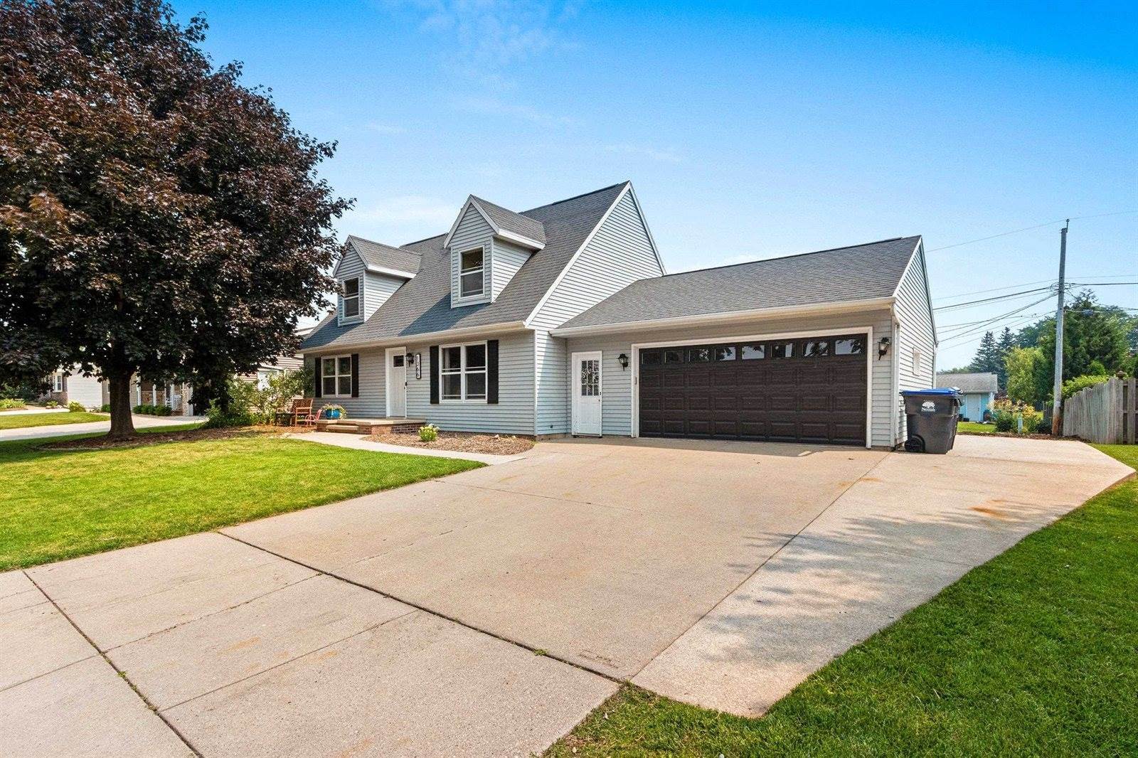 1366 Pinehurst Lane, Neenah, WI 54956