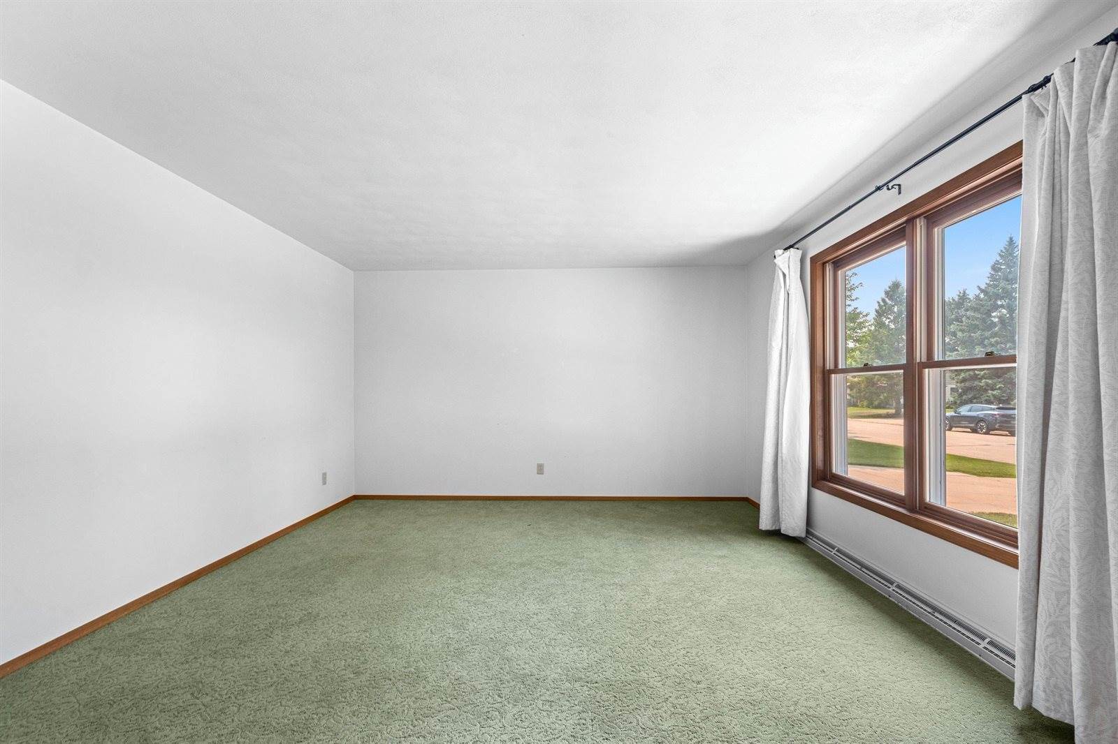 1366 Pinehurst Lane, Neenah, WI 54956