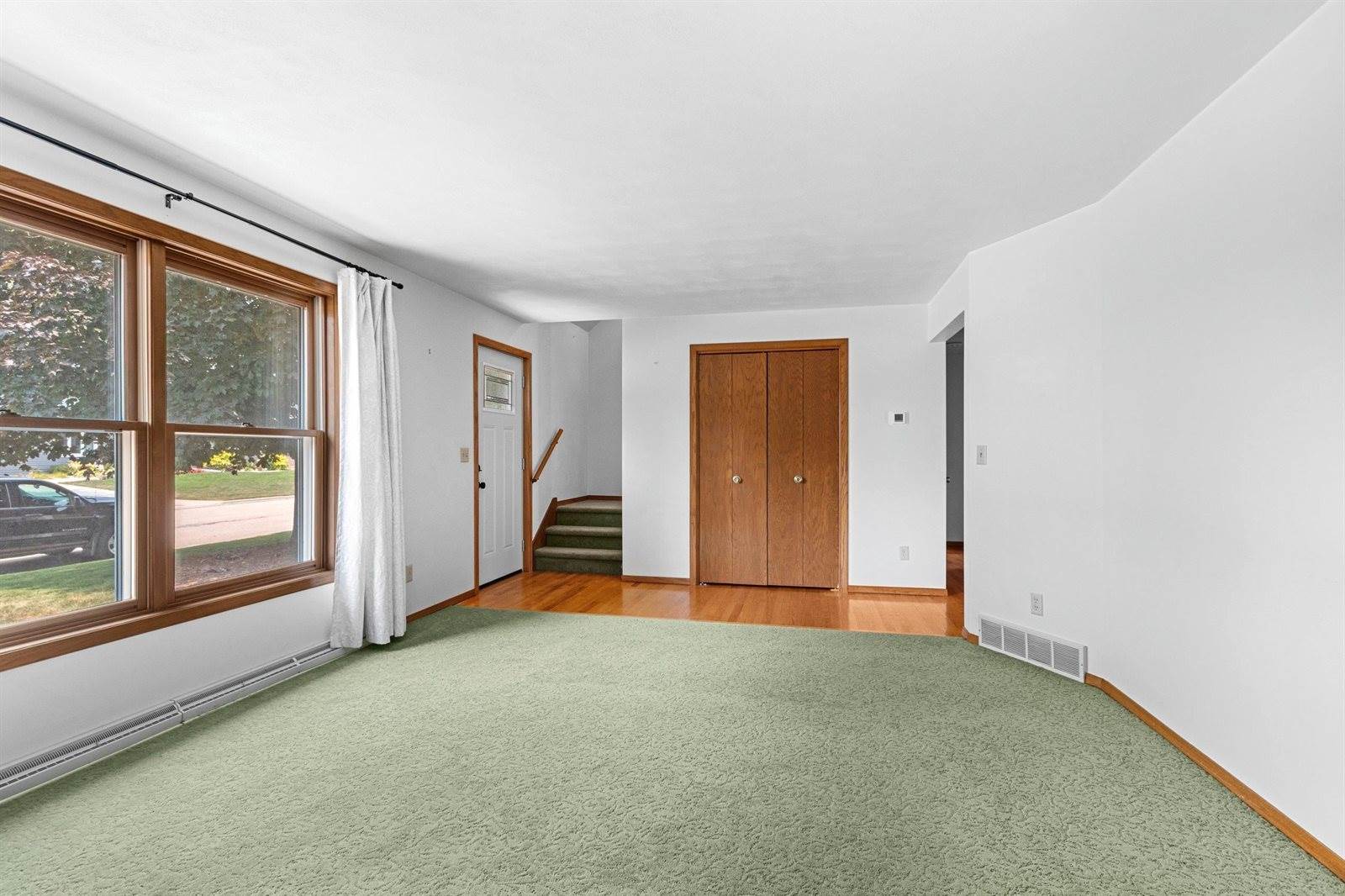 1366 Pinehurst Lane, Neenah, WI 54956