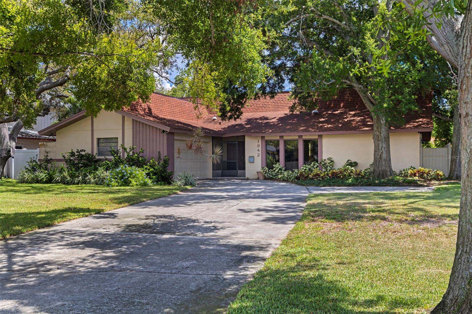 1942 Pinellas Point Drive South, Saint Petersburg, FL 33712