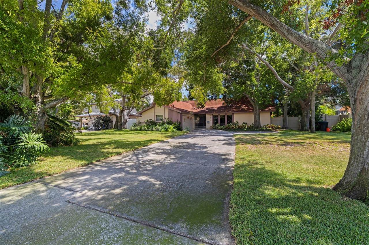 1942 Pinellas Point Drive South, Saint Petersburg, FL 33712