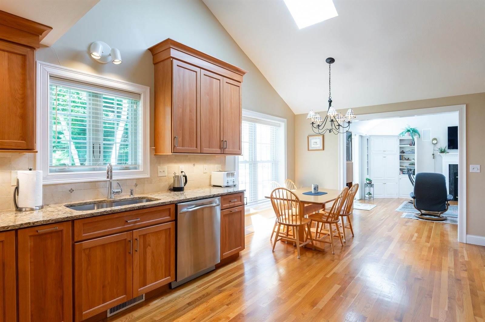 100 Hampton Meadows, Hampton, NH 03842