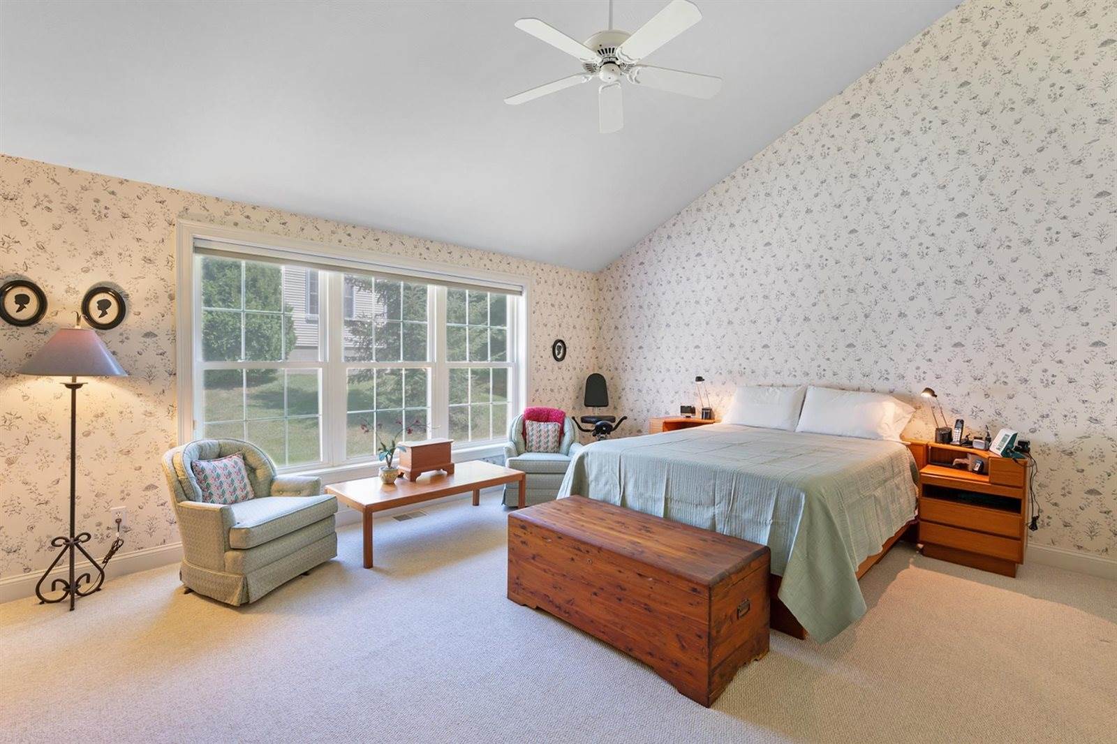 100 Hampton Meadows, Hampton, NH 03842