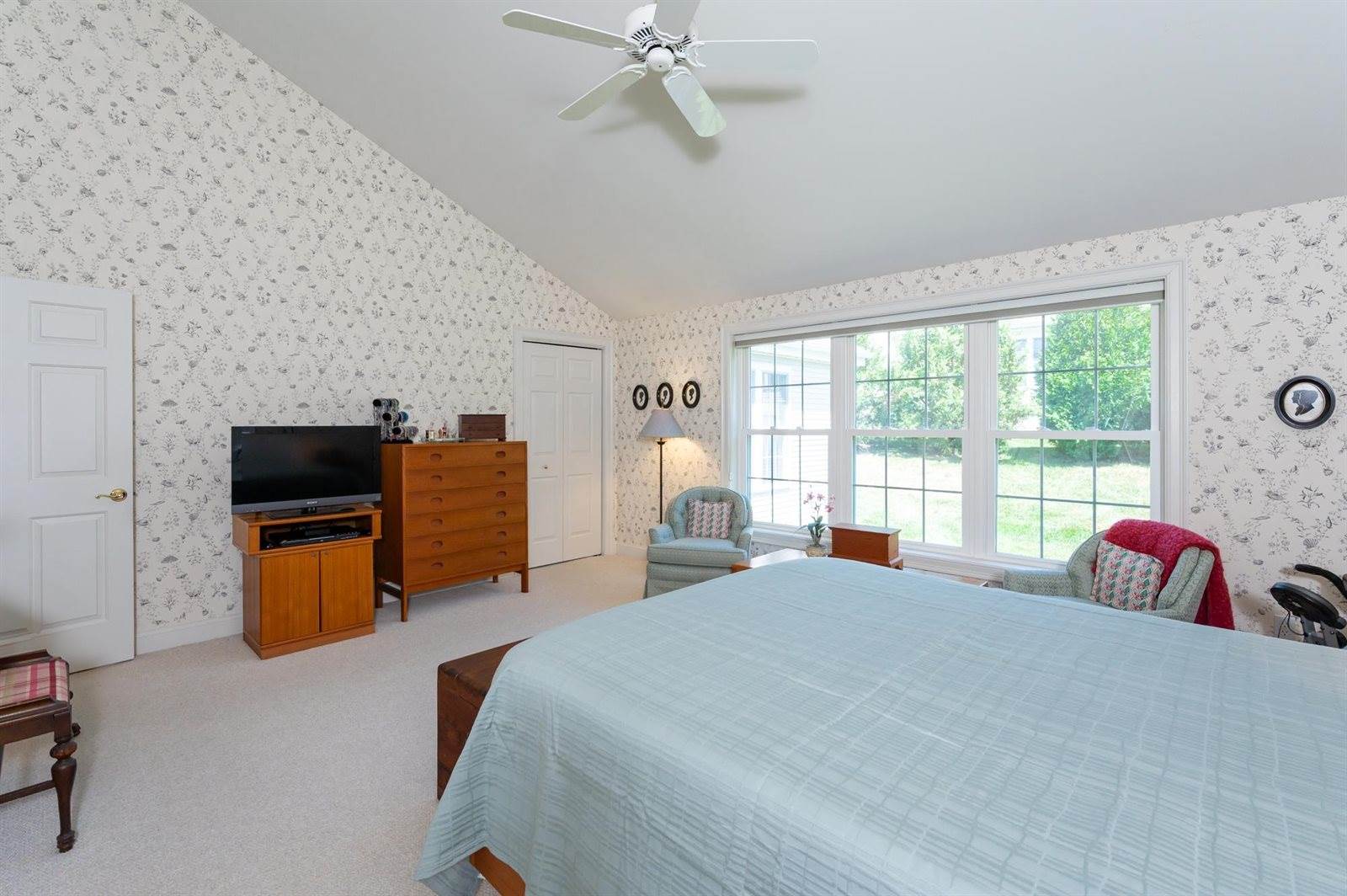 100 Hampton Meadows, Hampton, NH 03842