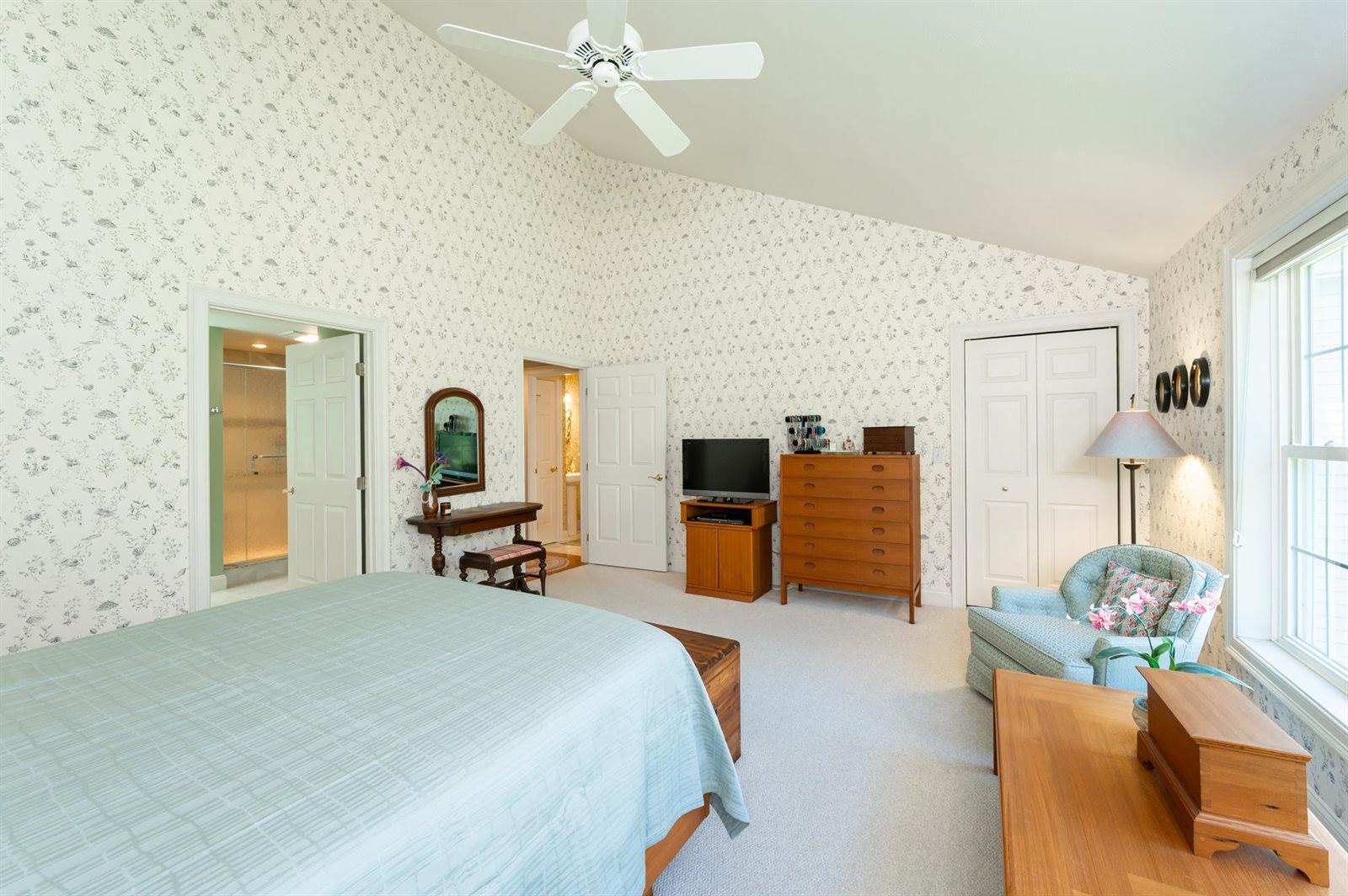 100 Hampton Meadows, Hampton, NH 03842