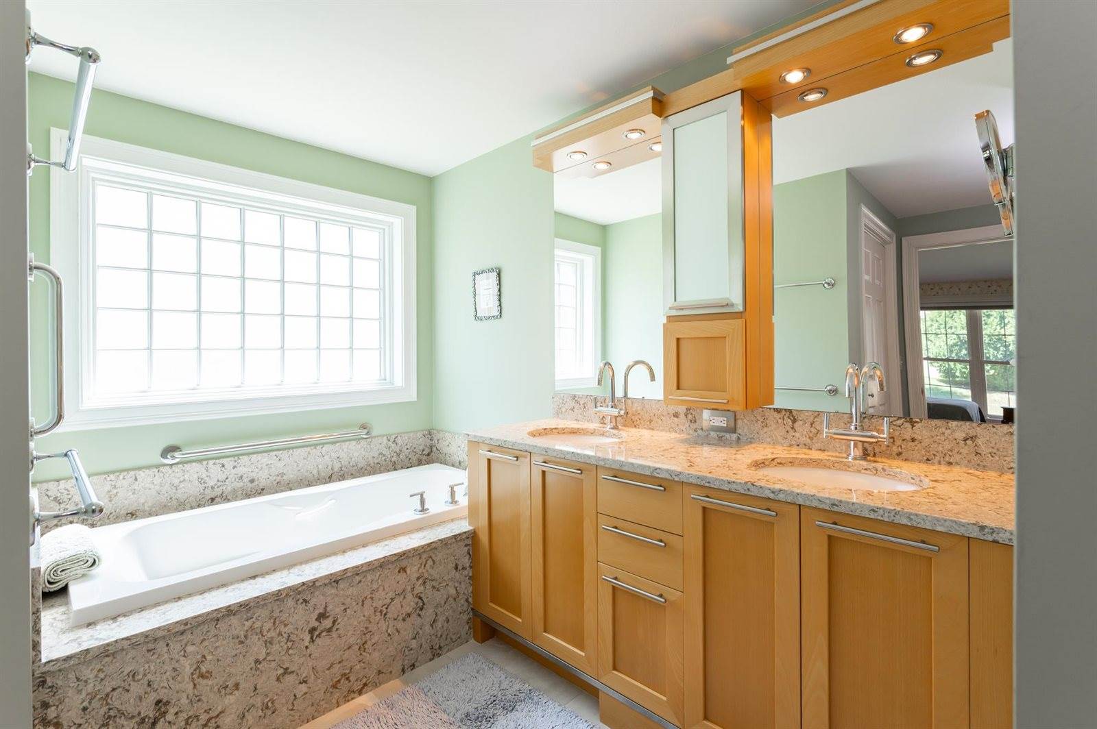 100 Hampton Meadows, Hampton, NH 03842