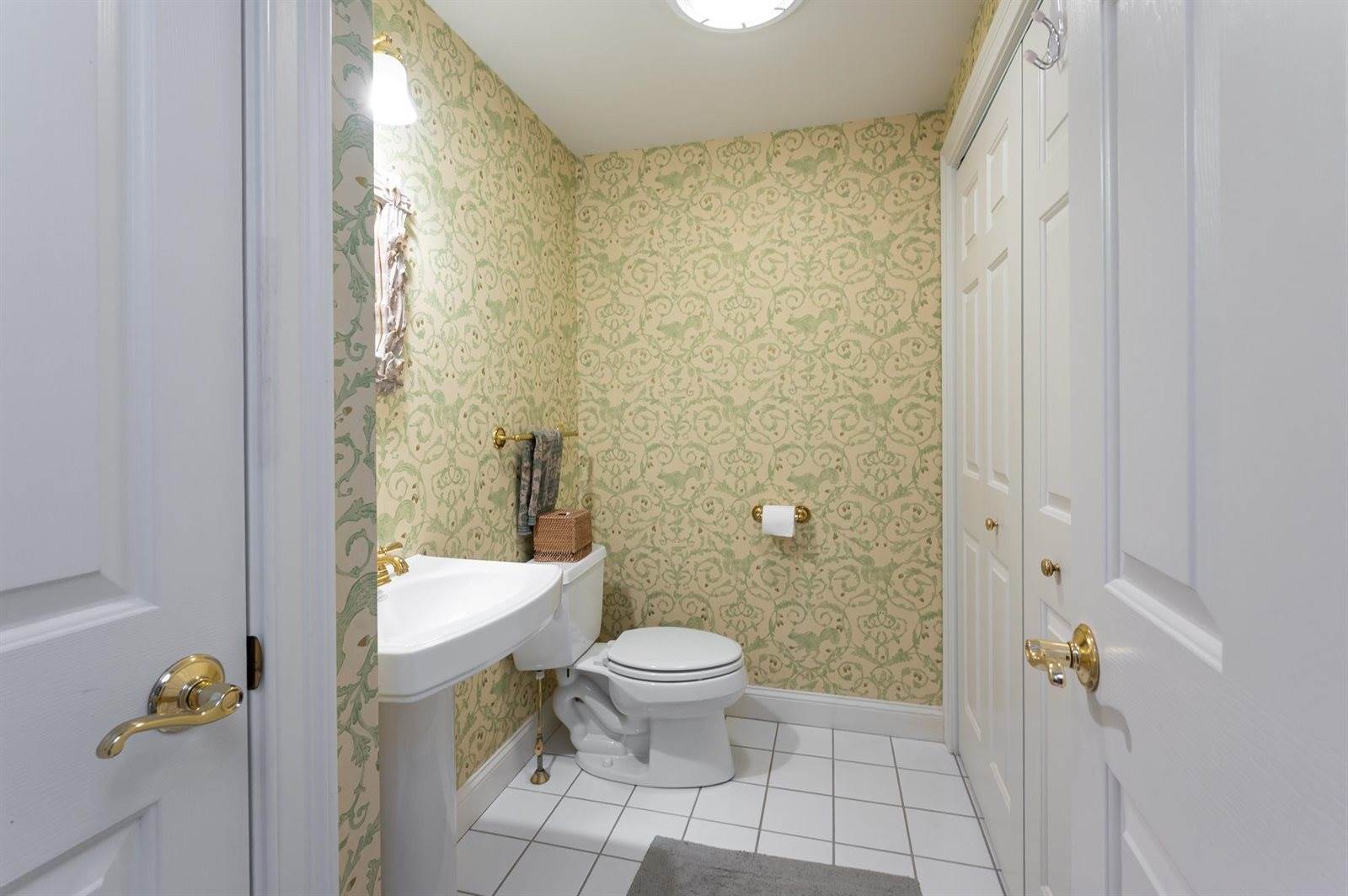 100 Hampton Meadows, Hampton, NH 03842