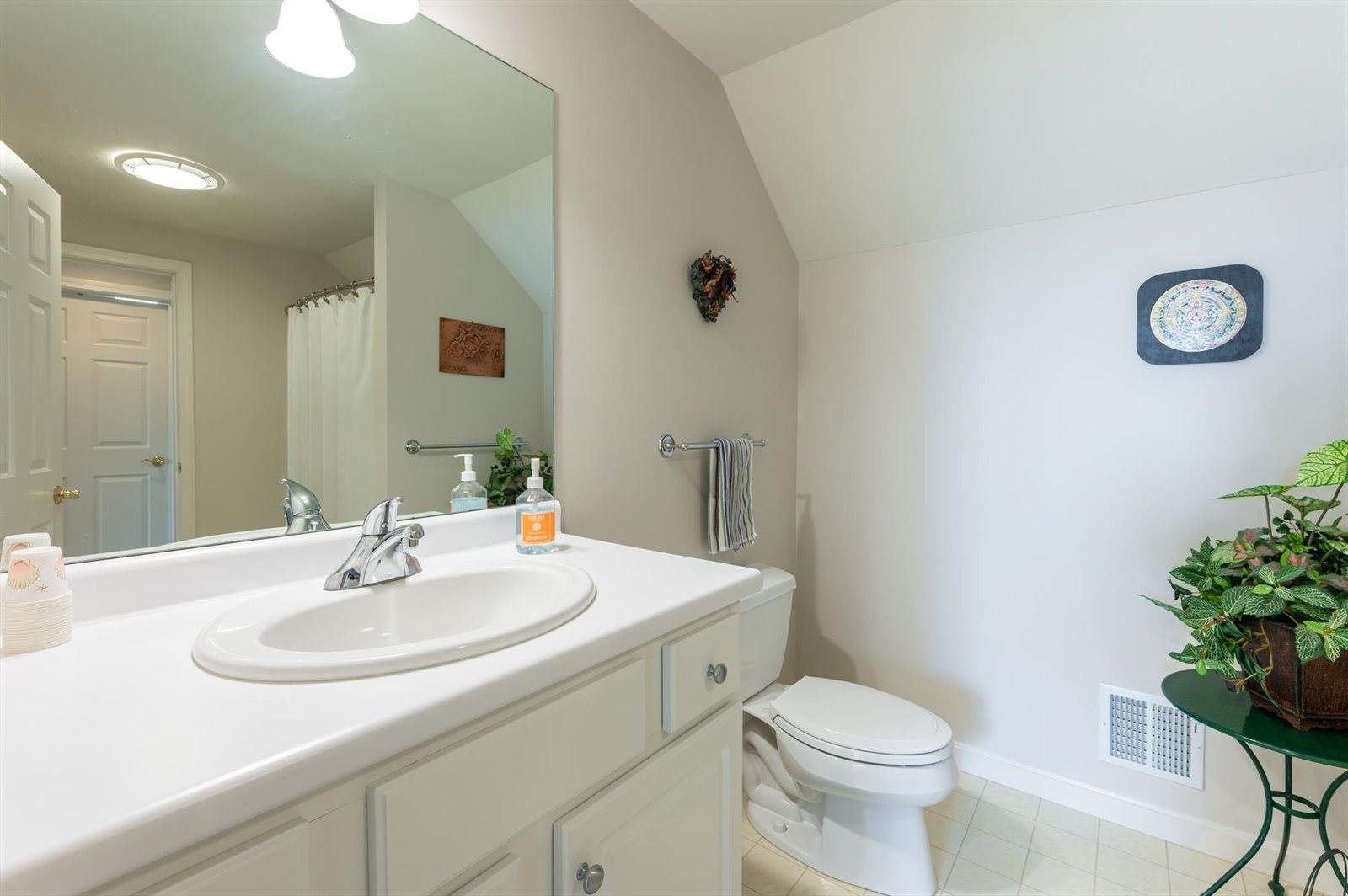 100 Hampton Meadows, Hampton, NH 03842