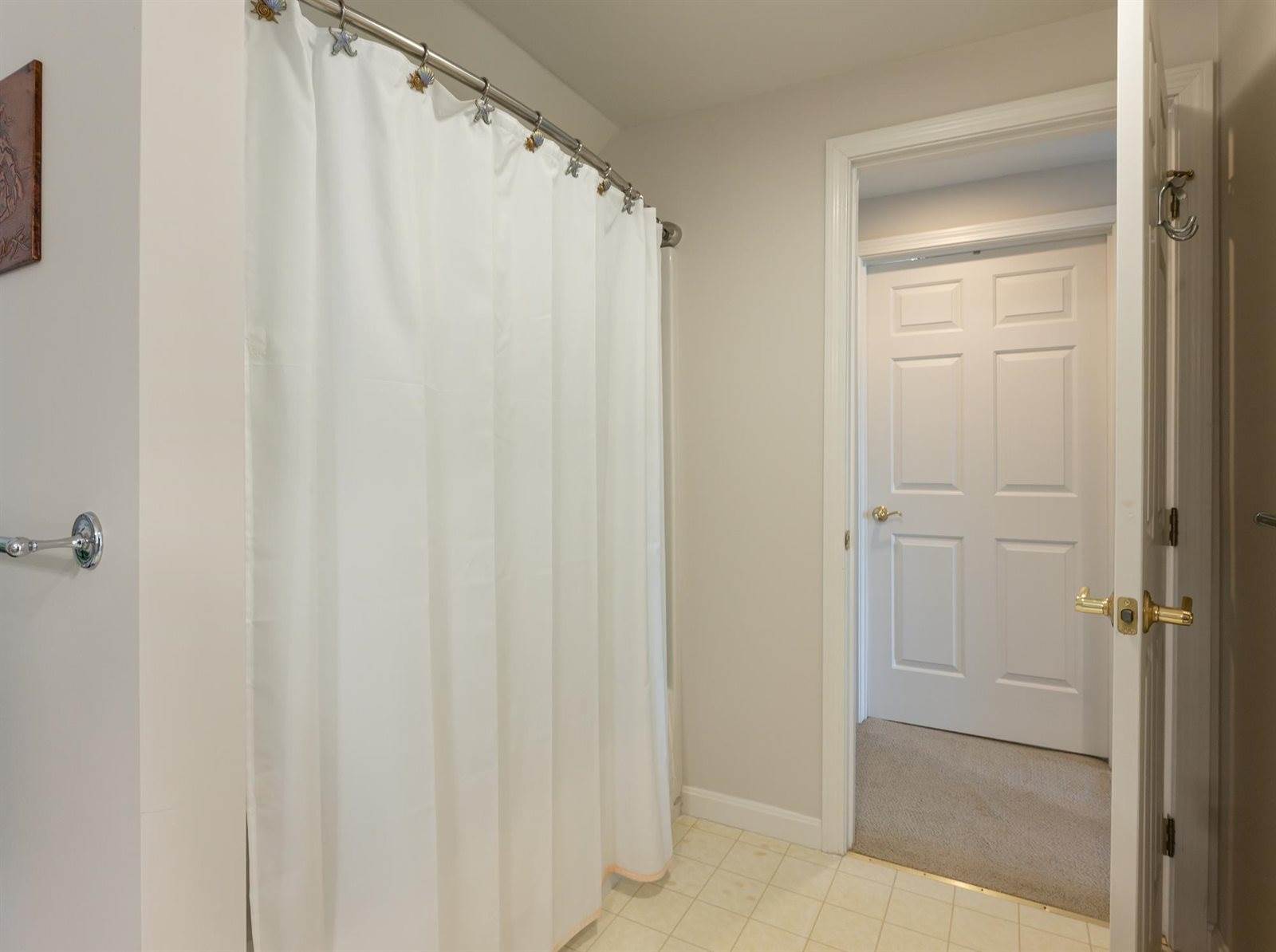 100 Hampton Meadows, Hampton, NH 03842