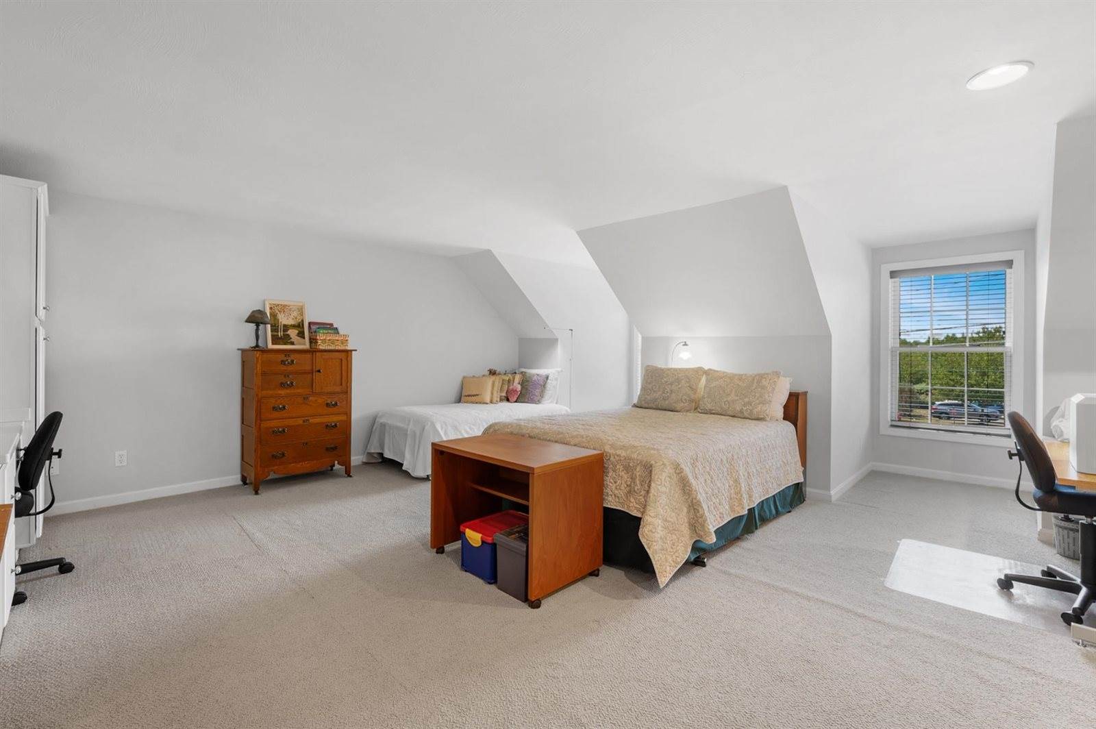 100 Hampton Meadows, Hampton, NH 03842