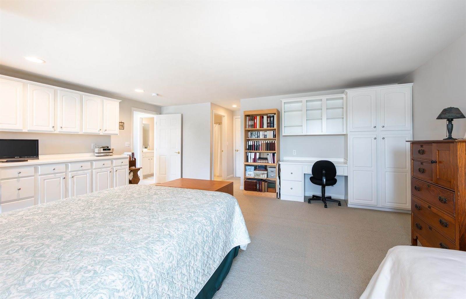 100 Hampton Meadows, Hampton, NH 03842