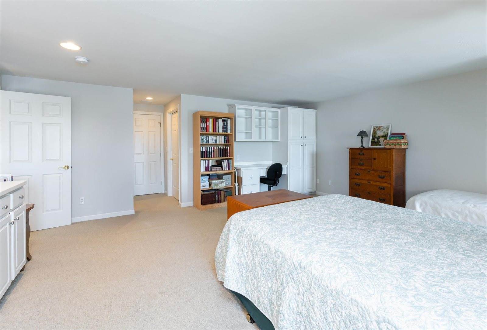 100 Hampton Meadows, Hampton, NH 03842