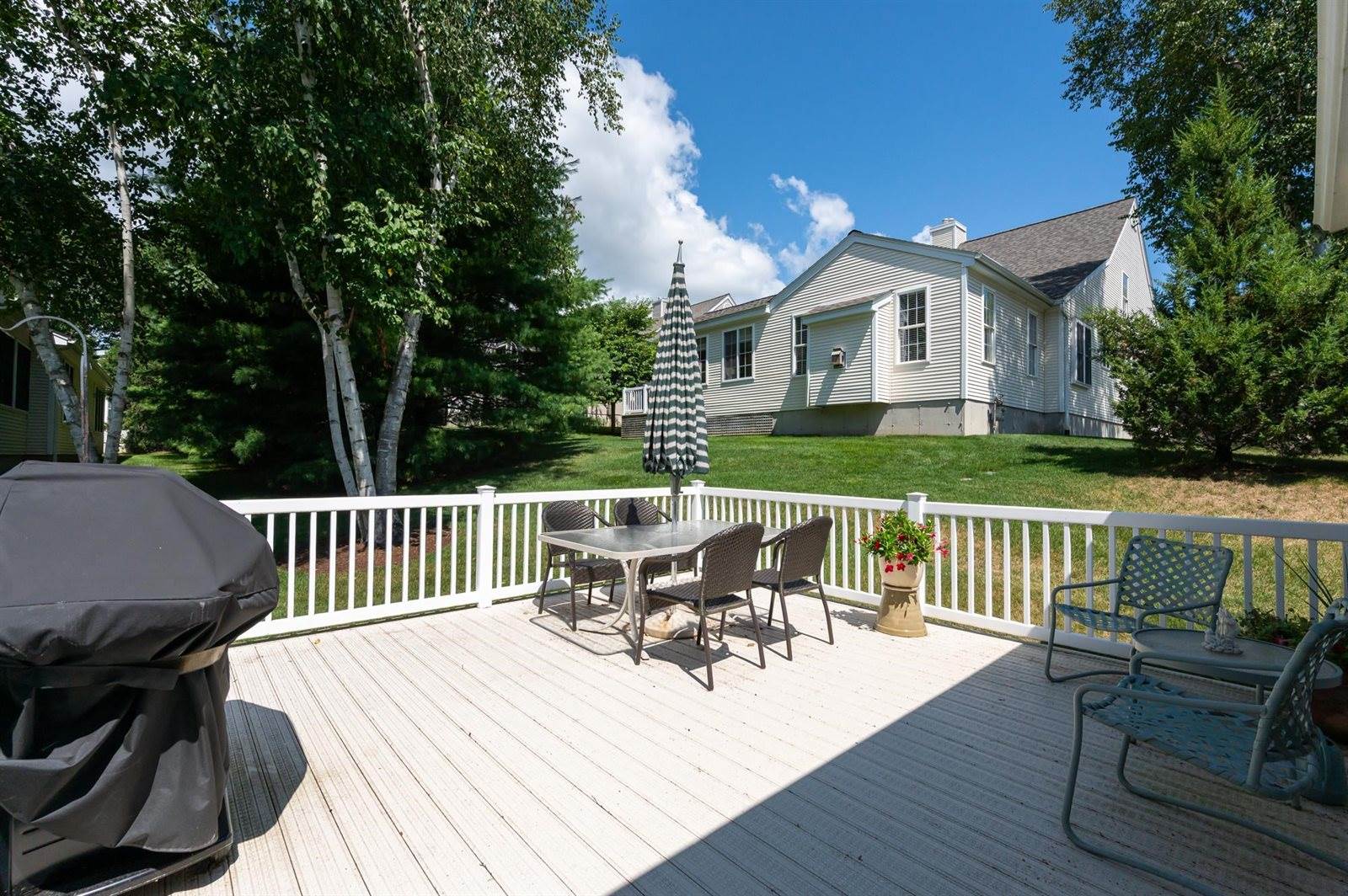 100 Hampton Meadows, Hampton, NH 03842