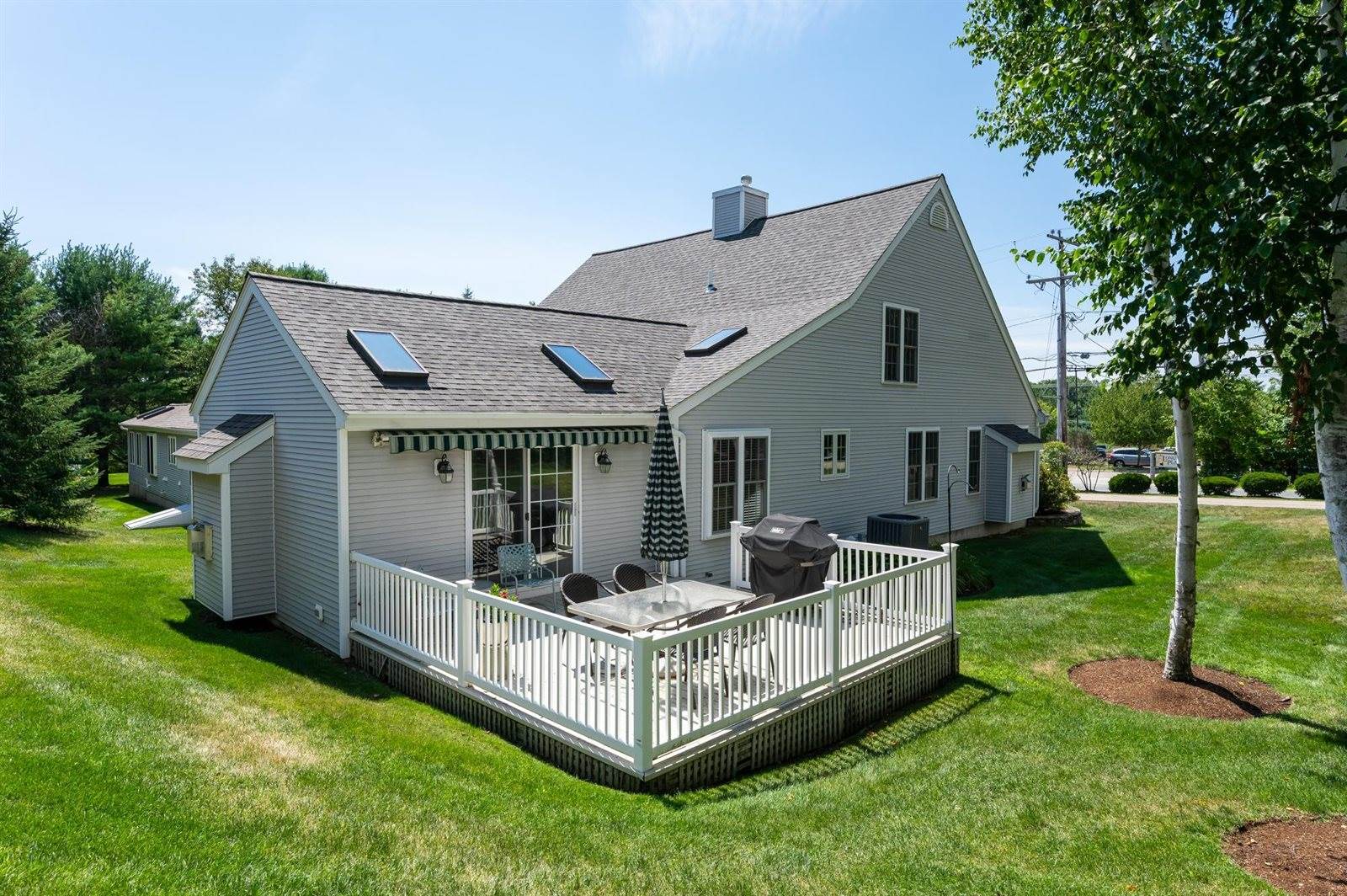100 Hampton Meadows, Hampton, NH 03842