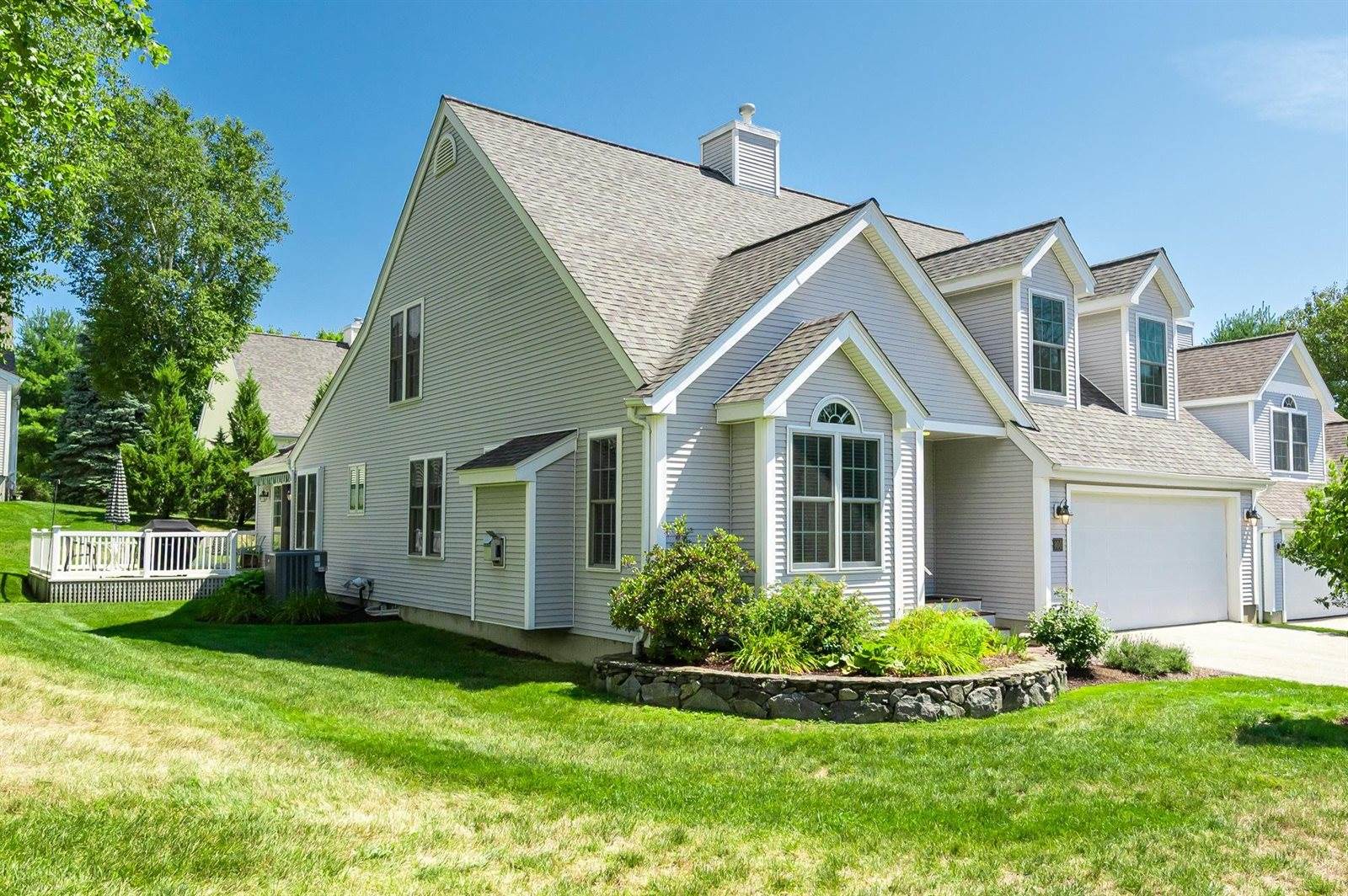 100 Hampton Meadows, Hampton, NH 03842