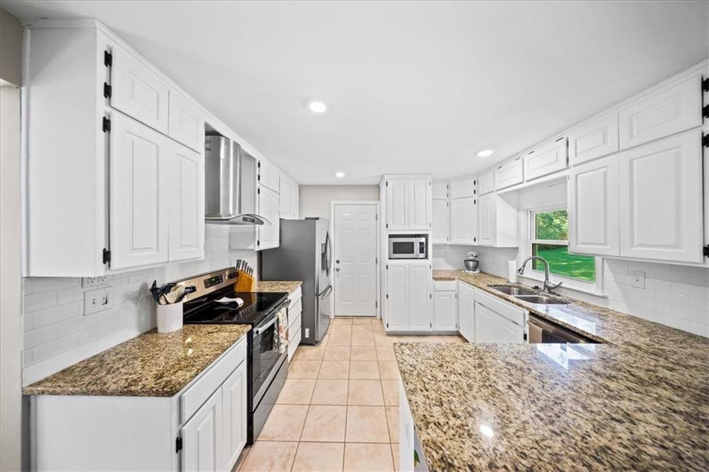 7007 Woodward Street, Overland Park, KS 66204