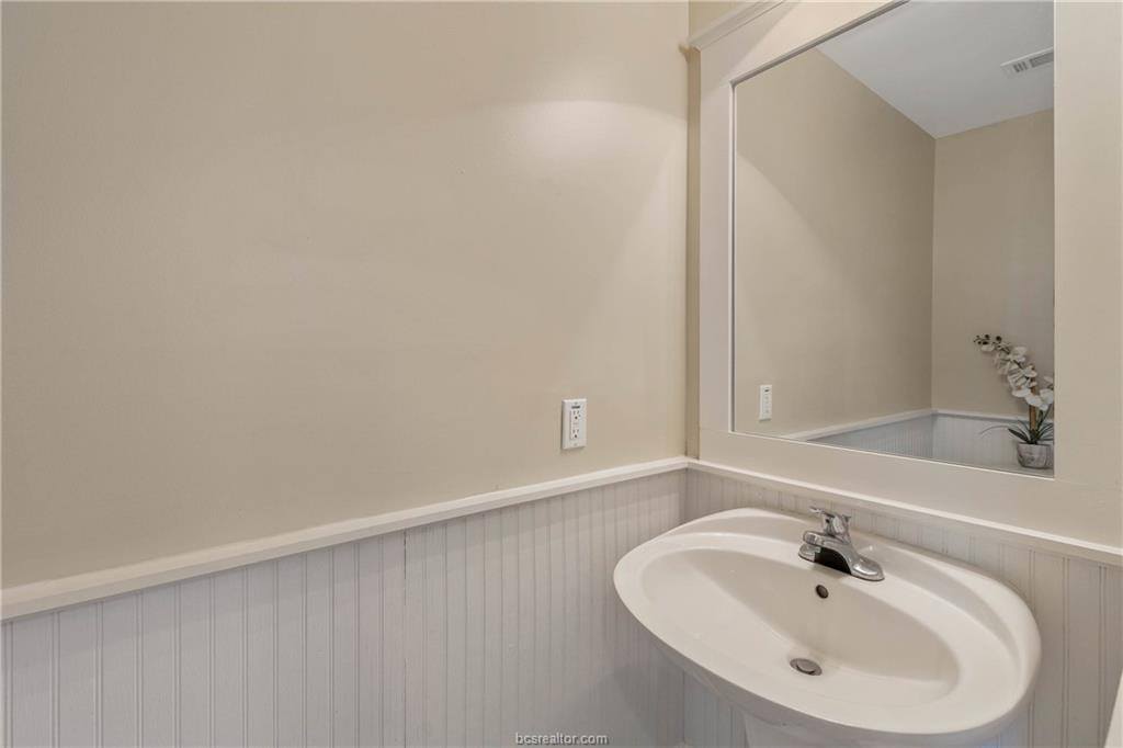 1725 Harvey Mitchell Parkway, #1730, College Station, TX 77840