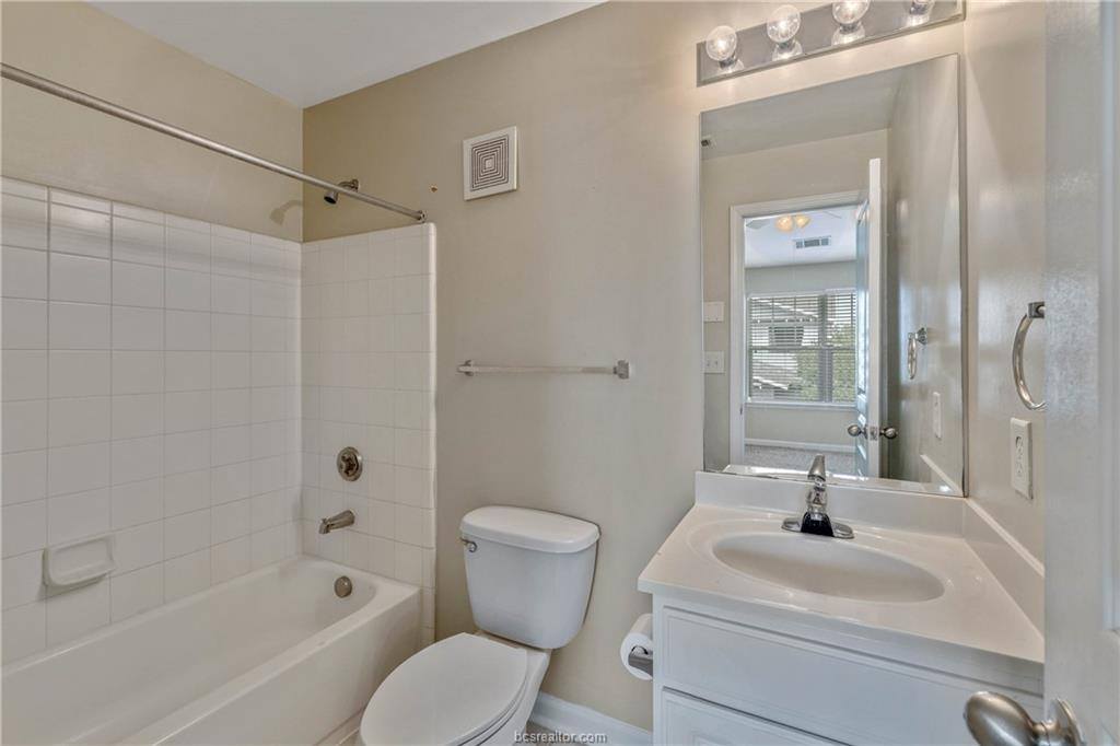 1725 Harvey Mitchell Parkway, #1730, College Station, TX 77840