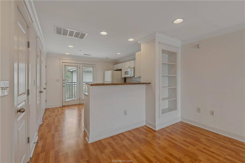 1725 Harvey Mitchell Parkway, #1730, College Station, TX 77840