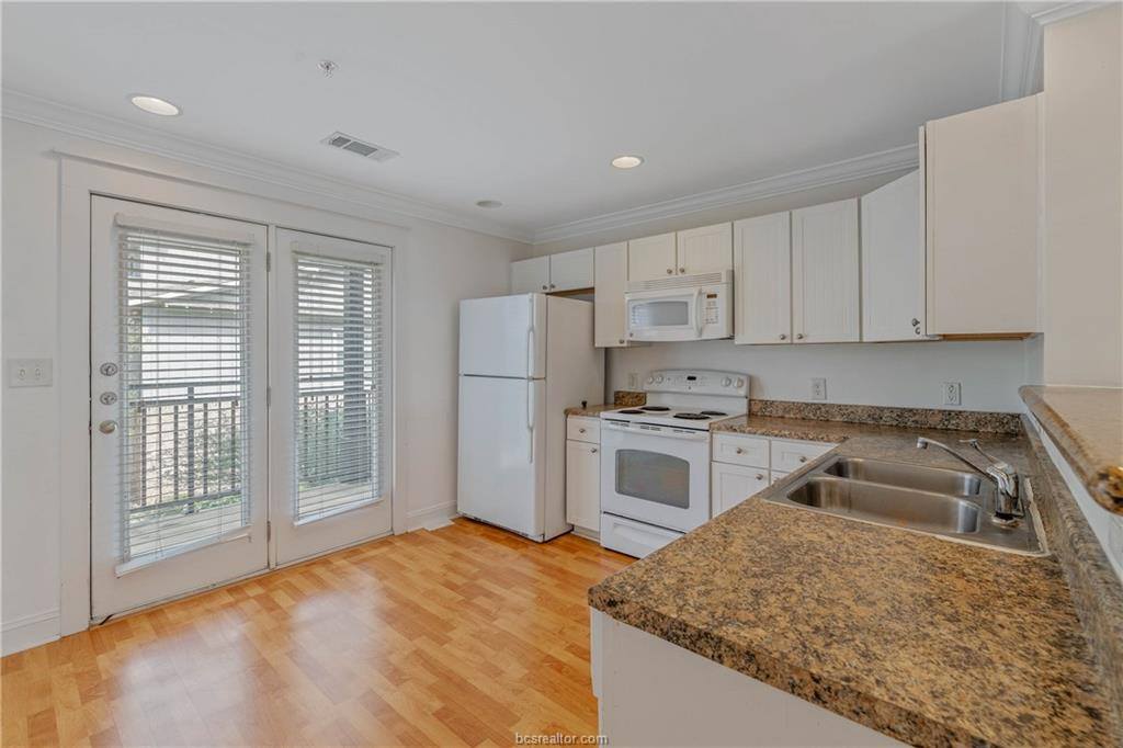 1725 Harvey Mitchell Parkway, #1730, College Station, TX 77840