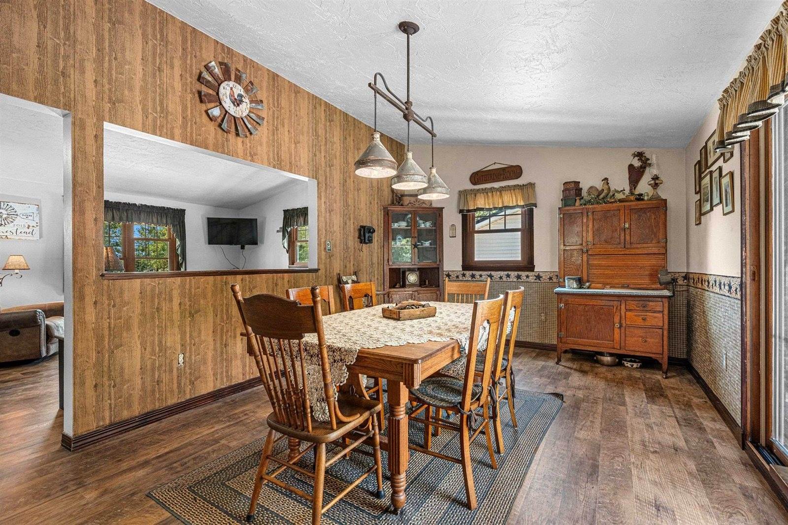 2494 Scheuring Road, De Pere, WI 54115