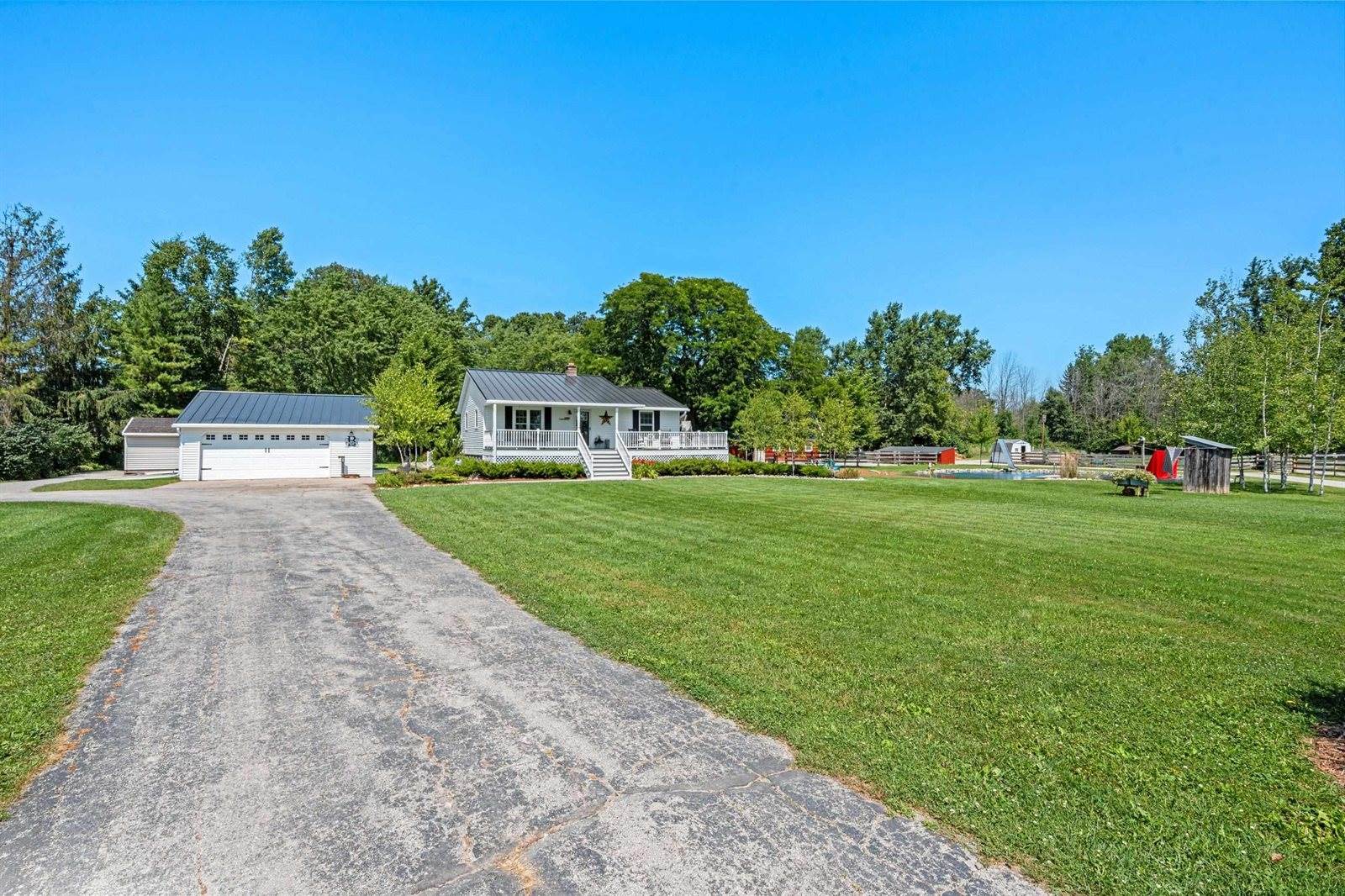2494 Scheuring Road, De Pere, WI 54115