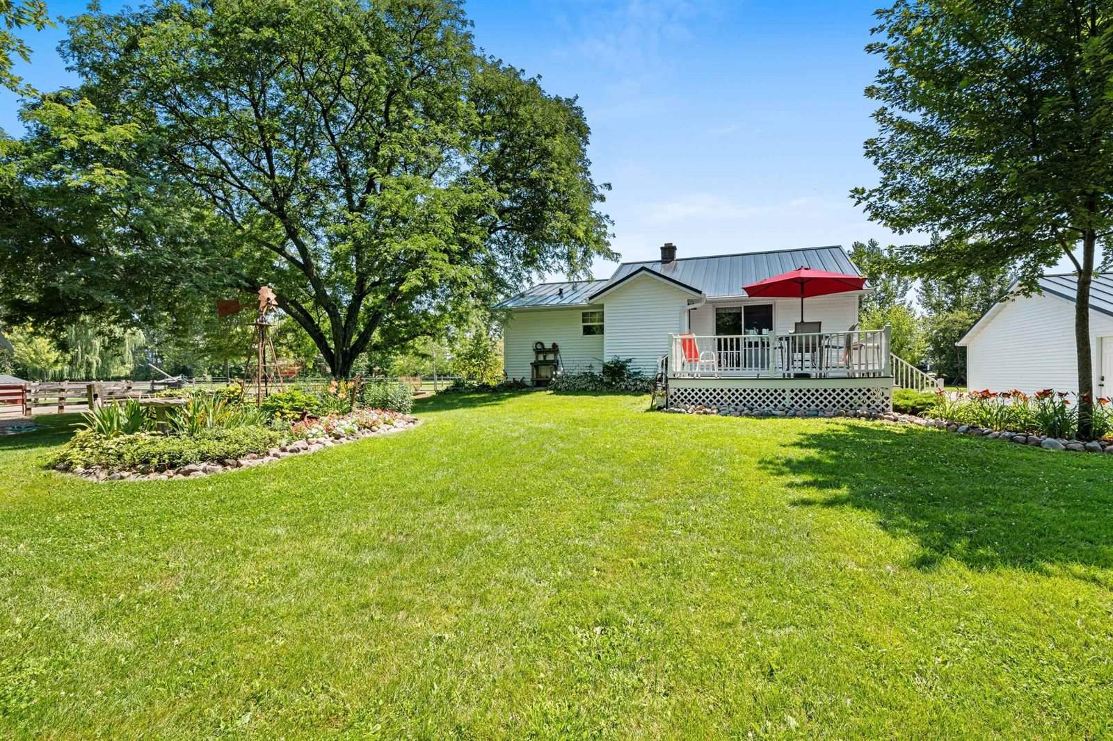 2494 Scheuring Road, De Pere, WI 54115