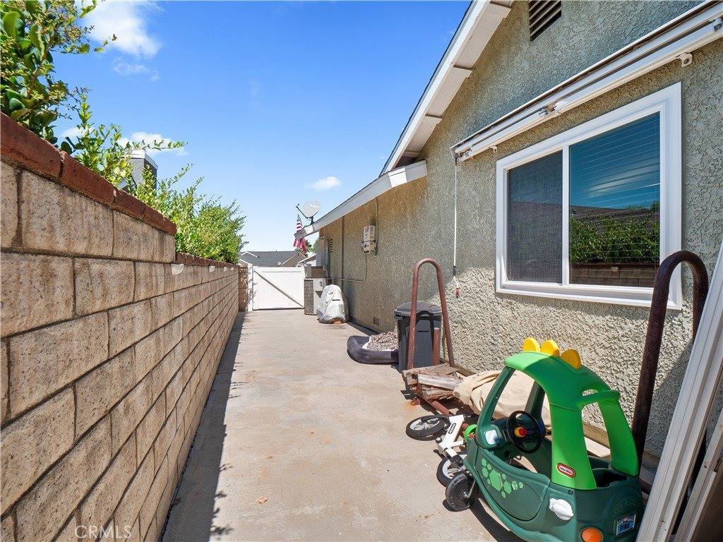 27728 Clark Court, Saugus, CA 91350
