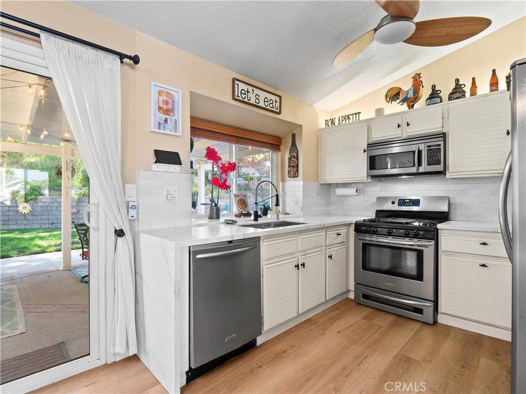 27728 Clark Court, Saugus, CA 91350