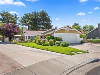 27728 Clark Court, Saugus, CA 91350